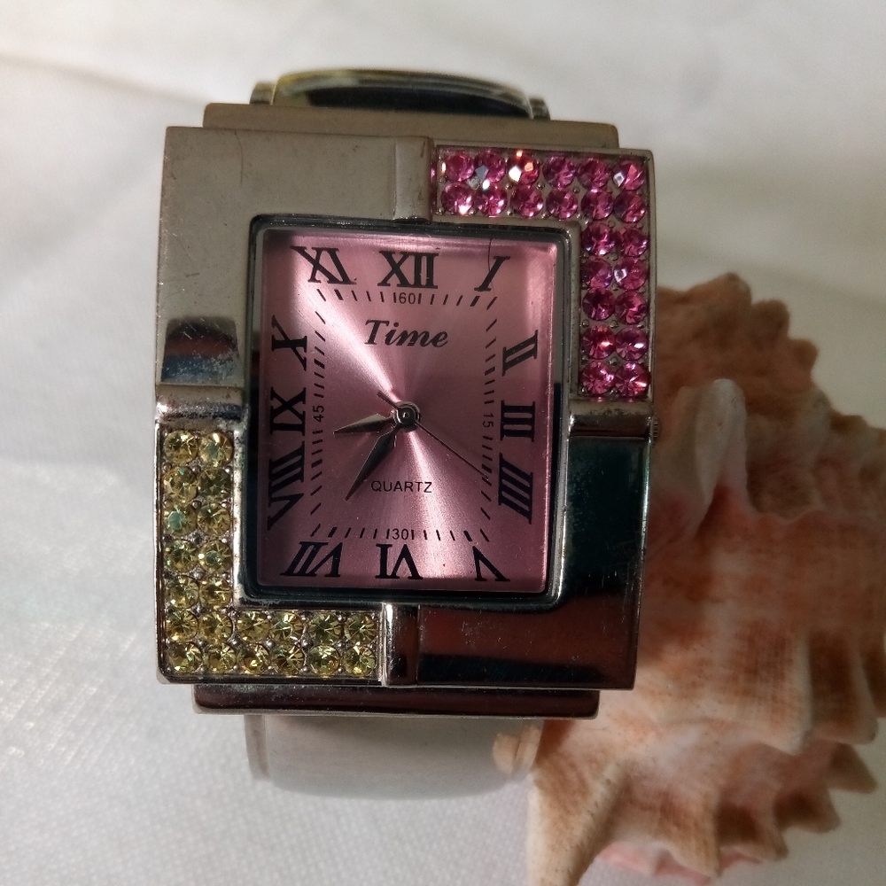 Time quartz stainless steel bangle watch